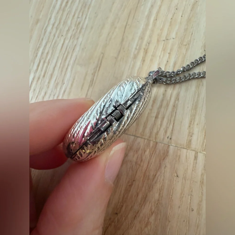 Vintage Royal Swiss ladies silver tone hidden mechanical watch pendant necklace